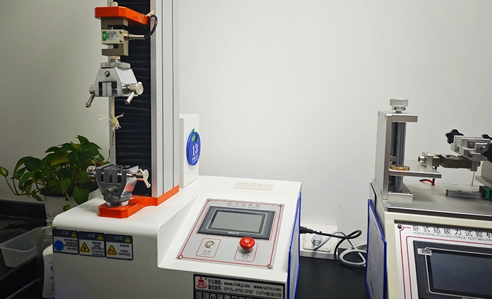 MOKI lab equipment: Tensile Testing Machine